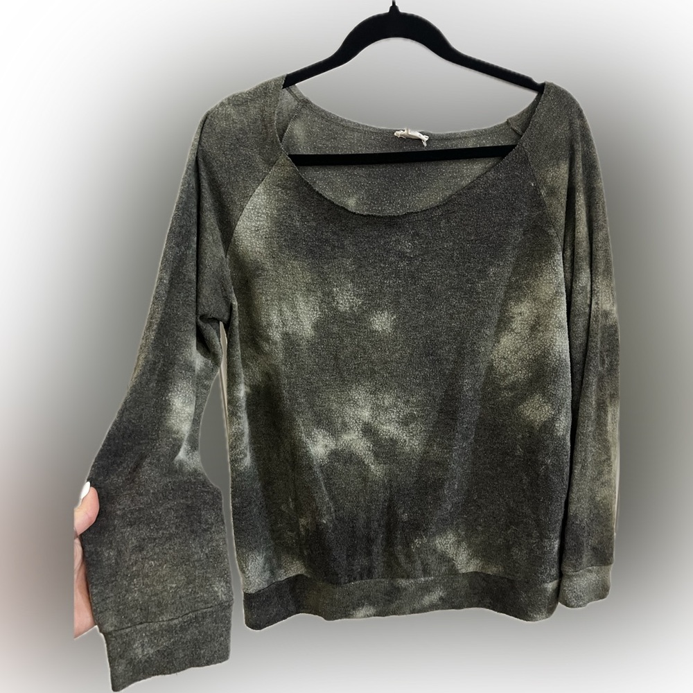 143 Story Women’s Wide Neck Green Tie Dye Sweatshirt
